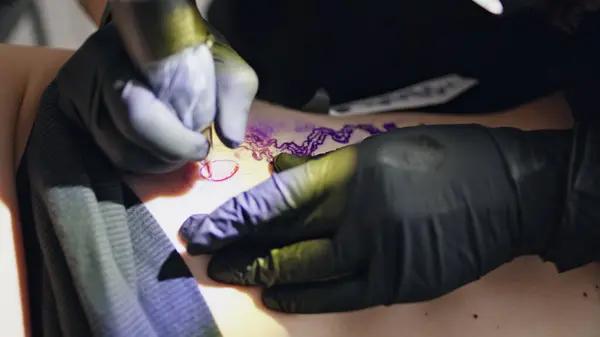 What Makes a Piercing Shop Comfortable for First-Time Clients
